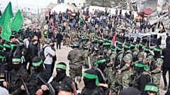 صورة أرشيفية-ينتشر مقاتلو حركة حماس في وسط مدينة غزة يوم السبت، 25 يناير/كانون الثاني 2025.