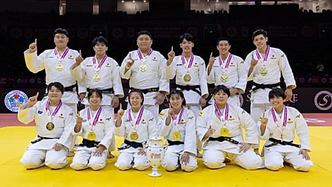 The new world mixed team champions.