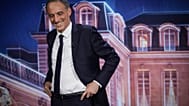 Raphaël Glucksmann attend avant un débat télévisé organisé par BFM à Paris, le dimanche 4 octobre 2026.