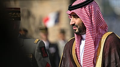 ولي العهد السعودي محمد بن سلمان خلال مراسم استقباله في باريس، 24 أغسطس 2026