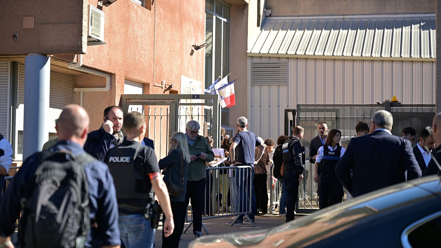 A police officer stands in front the Joseph Lakanal middle school after police detained a 14-year-old suspect in Aubagne, 12 October, 2026