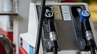 Αντλίες καυσίμων διακρίνονται σε πρατήριο καυσίμων στο Τορίνο, Ιταλία, την Παρασκευή 24 Ιουλίου 2026.