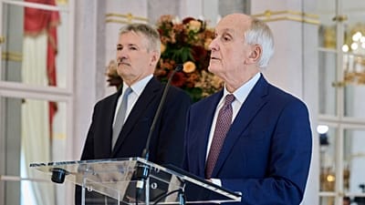 Fejes Péter volt Vas megyei főügyészhelyettes és Baka András köztársasági elnök a Sándor-palotában 2026. október 12-én.