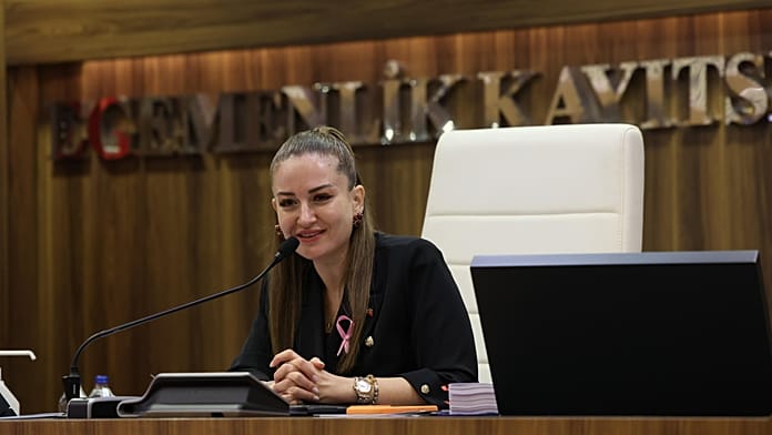 Antalya Başkanvekili Özdemir'den AK Parti iddialarına yanıt: 'Beni işimle konuşsunlar'