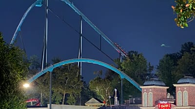 Une montagne russe du parc Six Flags en Géorgie a été fermée.