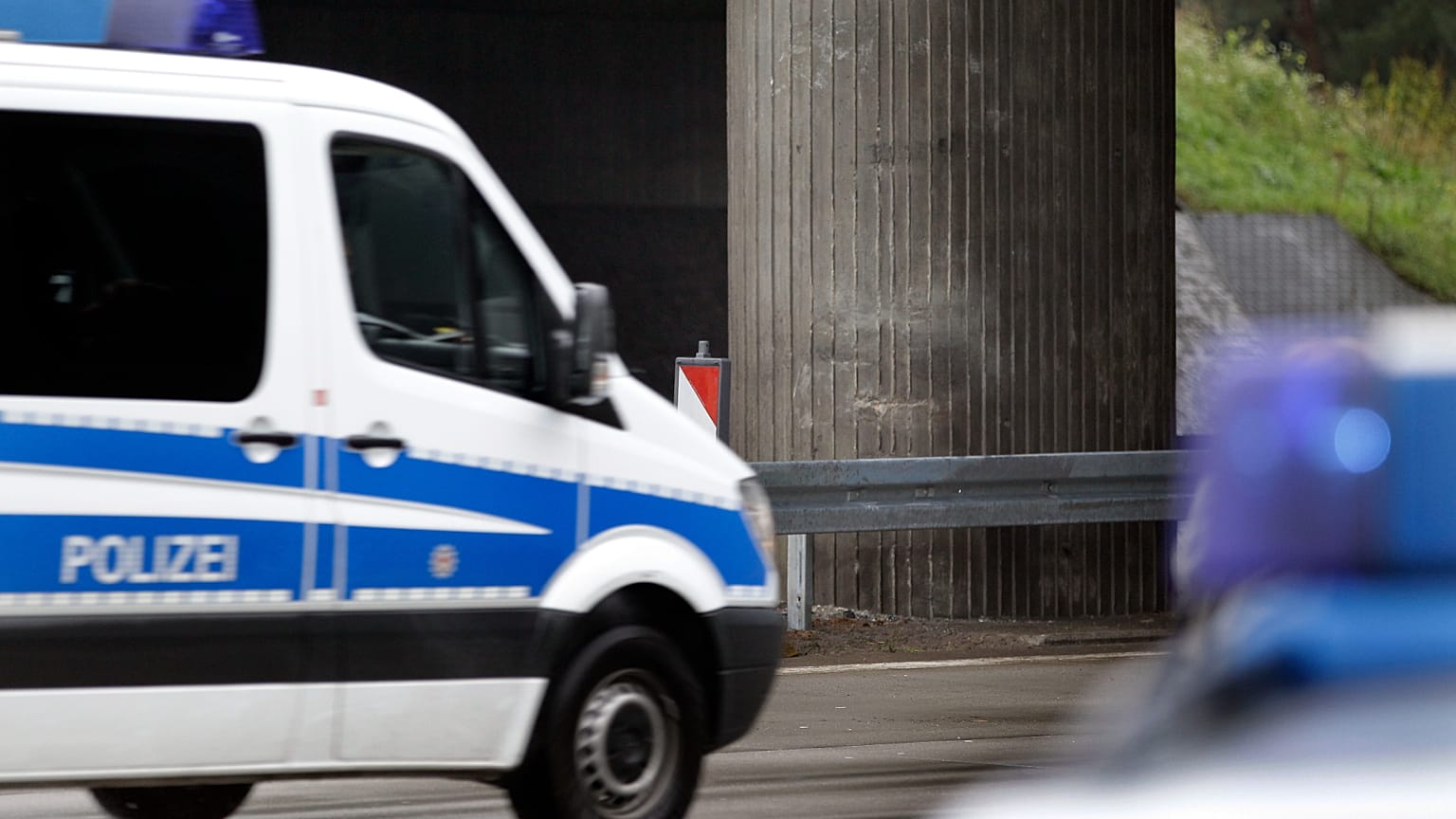 ARŞİV: Almanya’nın Königs Wusterhausen kenti yakınlarında bir polis aracı, 27 Eylül 2010 Pazartesi.
