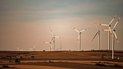 Tekirdağ yakınlarındaki Balabanlı’da rüzgâr türbinleri elektrik üretiyor.