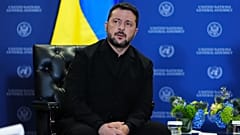 الرئيس الأوكراني فولوديمير زيلينسكي يستمع أثناء لقائه بالرئيس دونالد ترامب خلال الجمعية العامة للأمم المتحدة، الثلاثاء 22 سبتمبر 2026، في مقر الأمم المتحدة. 