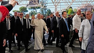 Papa Leone XIV è arrivato al Gemelli di Roma martedì mattina per l'intervento al polmone (13 ottobre 2026)