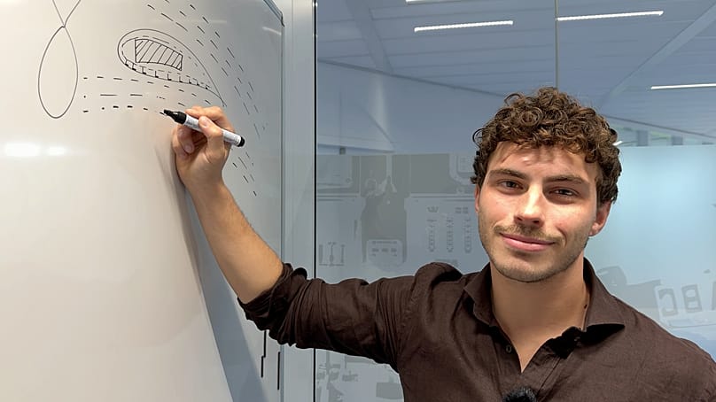 Joaquin Exalto am Whiteboard.
