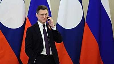 Заместитель премьер-министра России Александр Новак участвует по телефону в праздновании 81‑й годовщины победы СССР над нацистской Германией, май 2026 года.