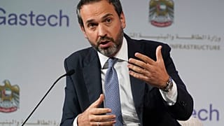 يستعد الزوار لتسجيل إقلاع طائرة سعودية خلال النسخة الثانية من معرض مصر الدولي للطيران في مطار العلمين بمصر، الأربعاء 9 سبتمبر 2026. 