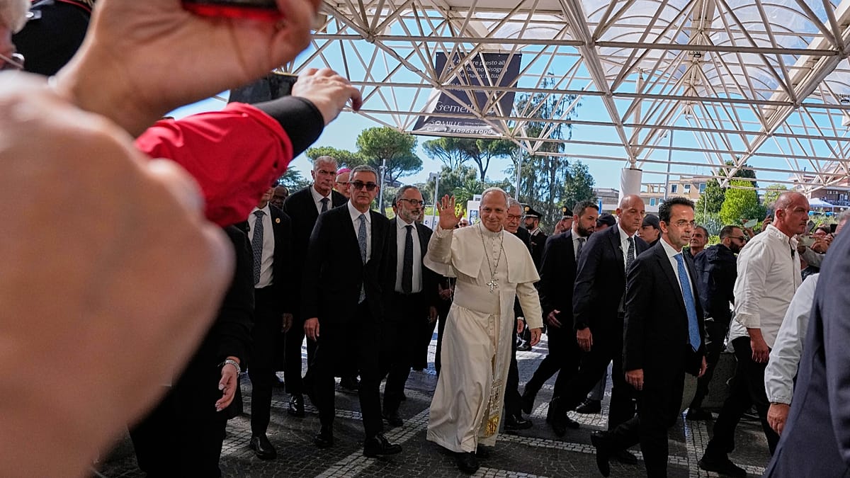 Pope Leo XIV arrives at Rome's Gemelli hospital for lung operation, Vatican says
