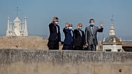 En esta foto de archivo, Pedro Sánchez (izquierda) visita la alcazaba de Badajoz junto a Felipe VI o António Costa