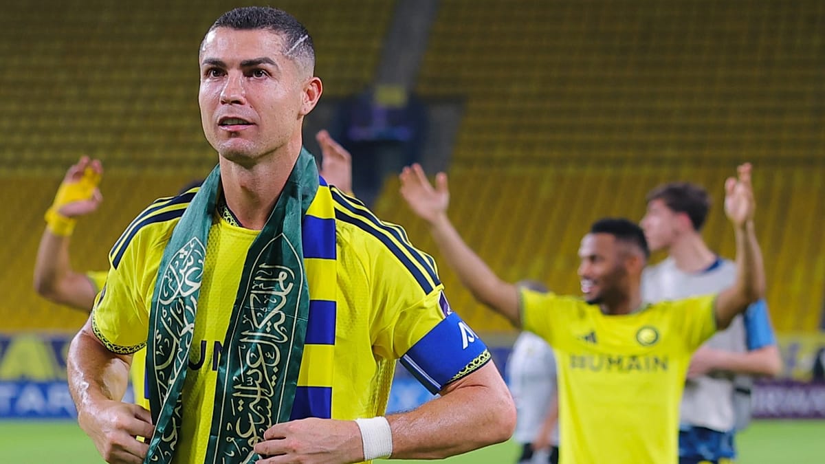 Ronaldo waves Saudi flag scarf after missile alert delays Asian Champions League match in Riyadh