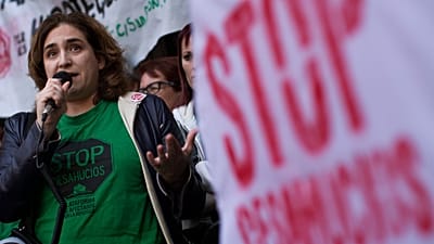 ARCHIVO: En esta foto del 10 de enero de 2013, la destacada activista social española Ada Colau.