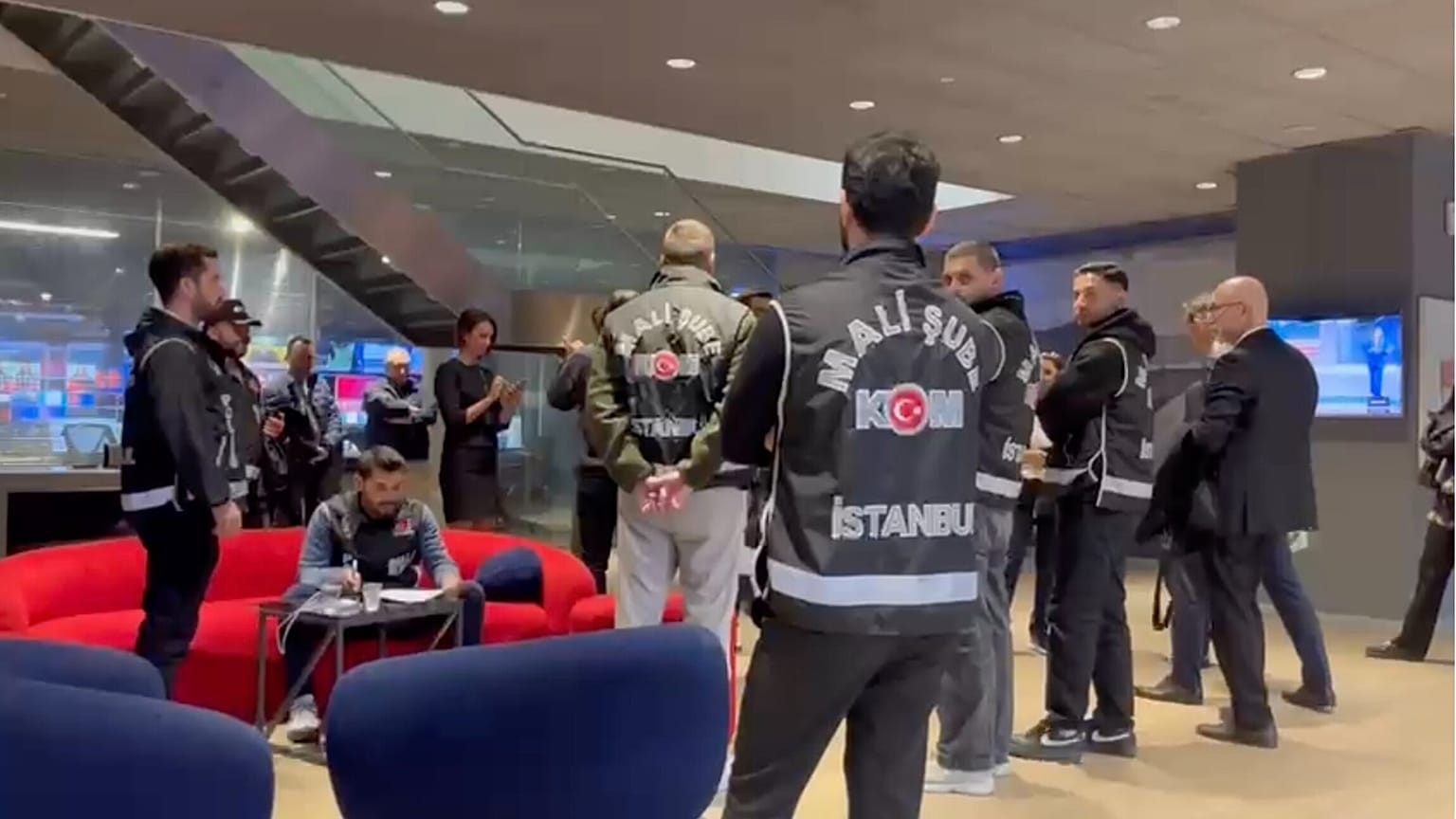 Polis Halk TV binasında / 14 Ekim 2026
