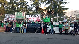 Hoy las aulas han amanecido vacías por la escuela pública. Empieza la huelga indefinida educativa en la Comunidad de Madrid.