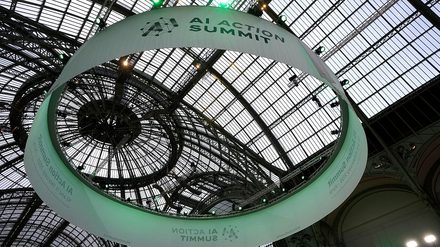 Blick in den Saal beim Artificial Intelligence Action Summit im Grand Palais in Paris am Montag, dem 10. Februar 2025.
