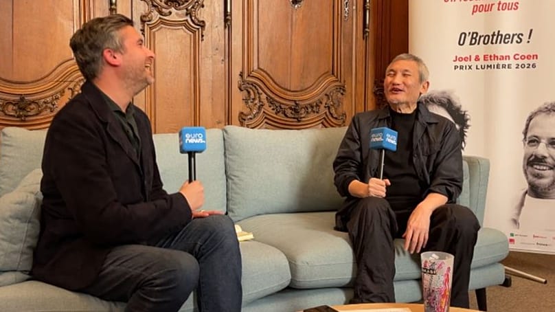 Дэвид Мурикан из Euronews Culture и режиссёр Цуй Харк