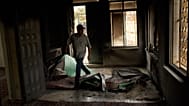 رجل فلسطيني يسير في مسجد احترق خلال هجوم شنه مستوطنون إسرائيليون في قرية مخماس بالضفة الغربية شرقي رام الله، الأربعاء 14 أكتوبر 2026. 