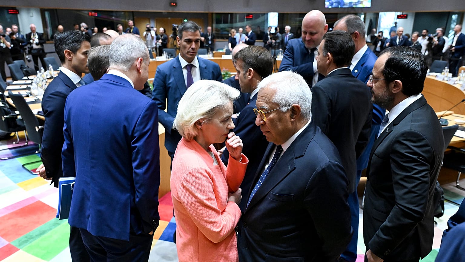 I leader dell'UE si riuniscono a Bruxelles, giugno 2026. Al centro della foto si vedono Ursula von der Leyen e Antonio Costa, presidenti di Commissione e Consiglio.