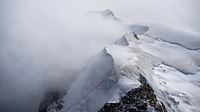 Il massiccio del Monte Bianco visto dall'Aiguille du Midi a Chamonix, in Francia, 5 settembre 2026