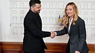 Giorgia Meloni, a destra, incontra il presidente ucraino Volodymyr Zelensky a Palazzo Chigi a Roma il 15 aprile scorso 