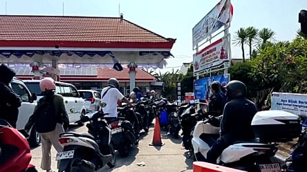 Indonesia: Bali fuel supply delays spark panic buying and hours-long queues