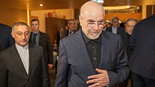 صورة أرشيفية- وصول رئيس مجلس الشورى الإسلامي الإيراني، محمد باقر قاليباف إلى منتجع "بورغنشتوك" في أوبورغن، بالقرب من لوسيرن في سويسرا