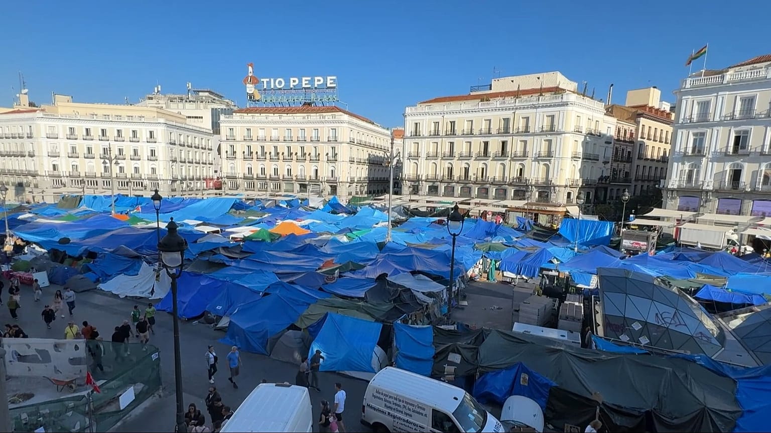 La acampada continúa en la Puerta del Sol, Madrid, España, el 15 de octubre de 2026.
