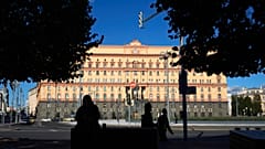 Blick auf den Lubjanka-Platz mit dem historischen FSB-Gebäude links in Moskau, Dienstag, den achten September 2026.