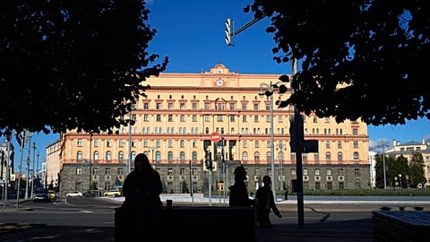 Vista da Praça Lubianka com o histórico edifício do Serviço Federal de Segurança (FSB), à esquerda, em Moscovo, terça-feira, 8 de setembro de 2026