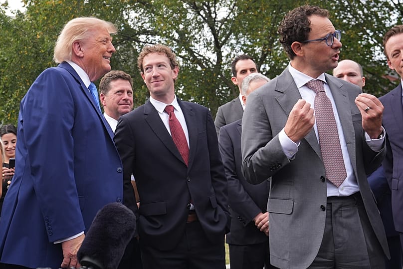ARŞİV. ABD Başkanı Donald Trump ve Meta CEO’su Mark Zuckerberg, Anthropic CEO’su Dario Amodei Beyaz Saray’da basın mensuplarına konuşurken dinliyor, 29 Eylül 2026