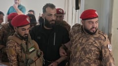 اقتياد مشتبه به لمحاكمة علنية بقصر عدل حلب (15 أكتوبر 2026) على خلفية اشتباكات الساحل الدامية في مارس 2025