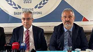 Cumhurbaşkanı Başdanışmanı Mehmet Uçum (solda), Türkiye Basın Federasyonu'nun "Anadolu Sohbetleri" programında gazetecilerin sorularını yanıtladı, 17 Eylül 2026.
