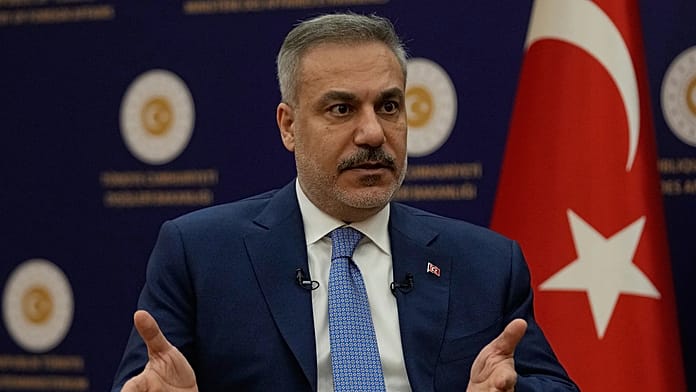 Hakan Fidan, Bakü'de: İsrail Cumhurbaşkanı konuşurken salonu terk etti