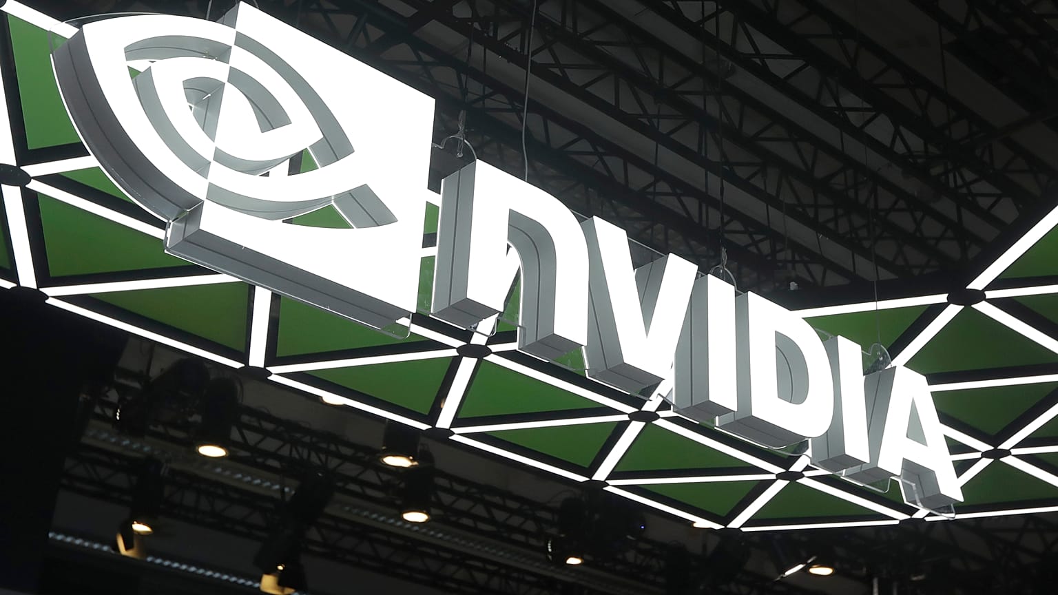 Un logo Nvidia è esposto al salone Computex Taipei, una delle maggiori fiere mondiali di informatica e tecnologia, a Taipei, Taiwan, mercoledì 3 giugno 2026.
