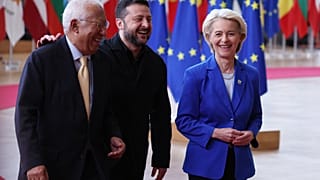 Volodymyr Zelensky al vertice UE con Costa e von der Leyen