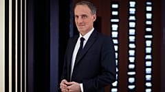 Raphaël Glucksmann le 4 octobre 2026 lors d'un des débats de la primaire sociale-démocrate