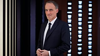 Raphaël Glucksmann le 4 octobre 2026 lors d'un des débats de la primaire sociale-démocrate