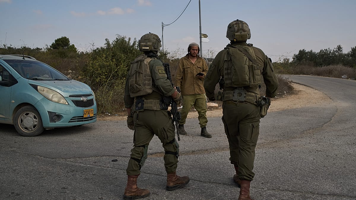 حادث دهس شمال رام الله.. الجيش الإسرائيلي يلاحق سائقاً فلسطينياً وتقارير تكشف اعتداءات لمستوطنين قبل الواقعة