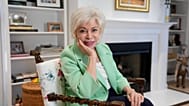 Isabel Allende, en una foto en su foto en su casa de California el 12 de abril de 2023