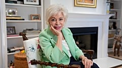 Isabel Allende, en una foto en su foto en su casa de California el 12 de abril de 2023