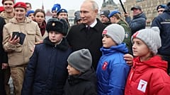 Крепкая семья - одна из традиционных ценностей из указа президента РФ Владимира Путина, который развелся со своей женой в 2014 году