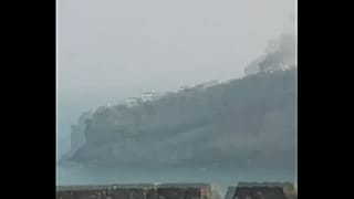Bei einem Raketenangriff der Huthi auf den Präsidentenpalast in Aden im Süden des Jemen sind nach Behördenangaben fünf Menschen getötet und 16 weitere verletzt worden. Der Mil
