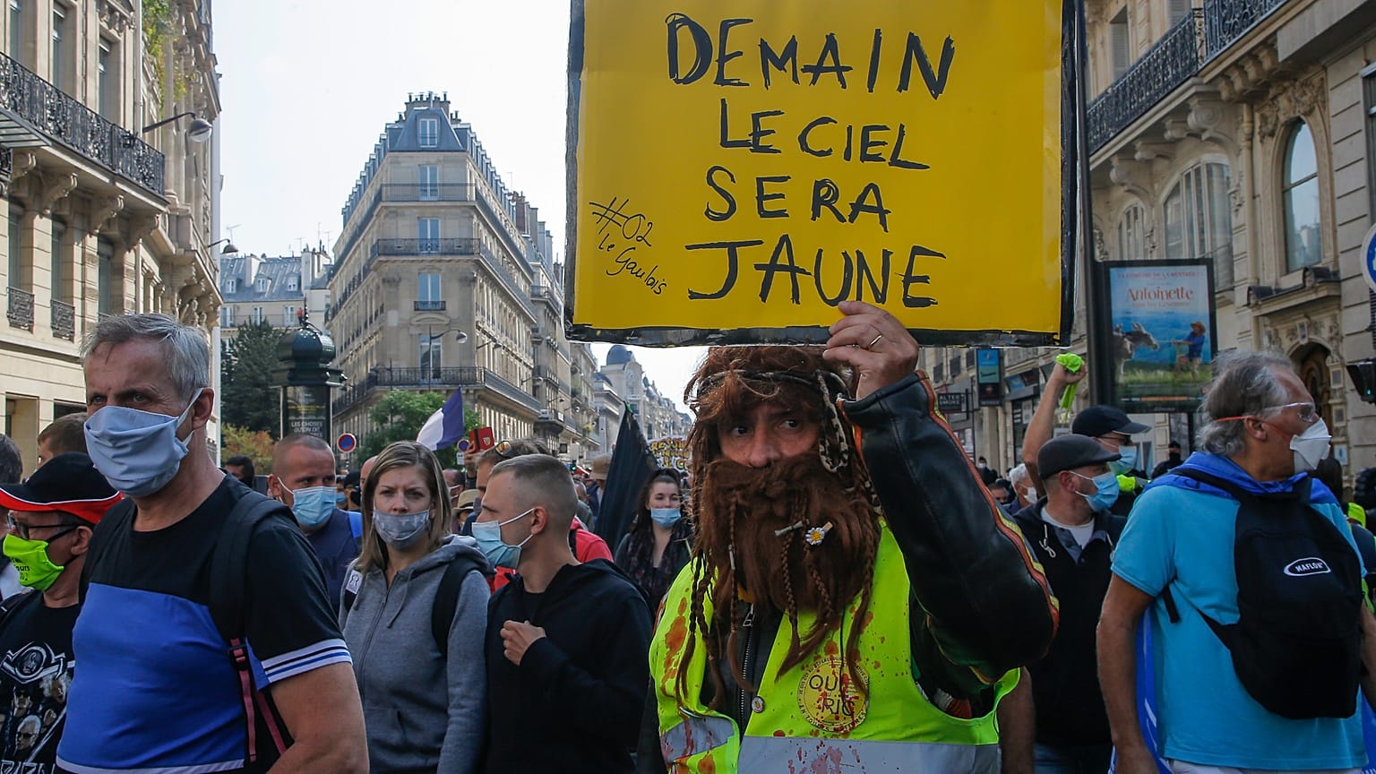 Manifestation portée par les Gilets jaunes à Paris pour dénoncer les injustices sociales, samedi 12 septembre 2020.