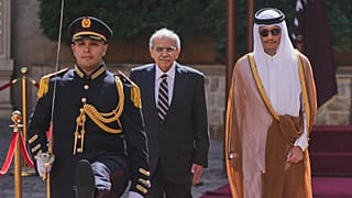 رئيس الحكومة اللبنانية نواف سلام ونظيره القطري محمد بن عبد الرحمن آل ثاني في السراي الحكومي ببيروت، 16 أكتوبر 2026.