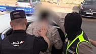 La Policía Nacional detiene a uno de los dos jóvenes acusados de hacer falsas amenazas de bombas contra aeropuertos españoles. 