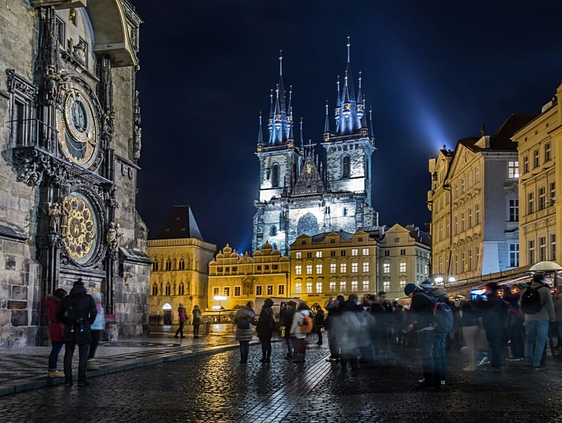 تضفي شوارع Prague المتعرجة وعمارتها التاريخية مزيدا من الأجواء الدافئة على المدينة 